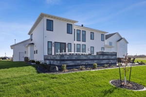6837-santa-monica-heritage-homes-sunset-valley-horace-backyard-exterior-angled