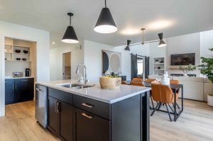 6841-sedona-heritage-homes-sunset-valley-horace-kitchen-dining