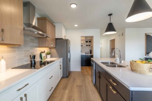 6841-sedona-heritage-homes-sunset-valley-horace-kitchen2